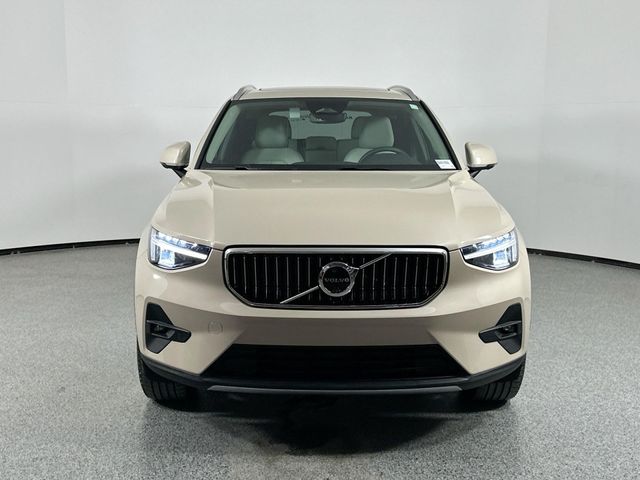 2025 Volvo XC40 Plus Bright Theme