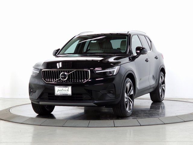 2025 Volvo XC40 Plus Bright Theme