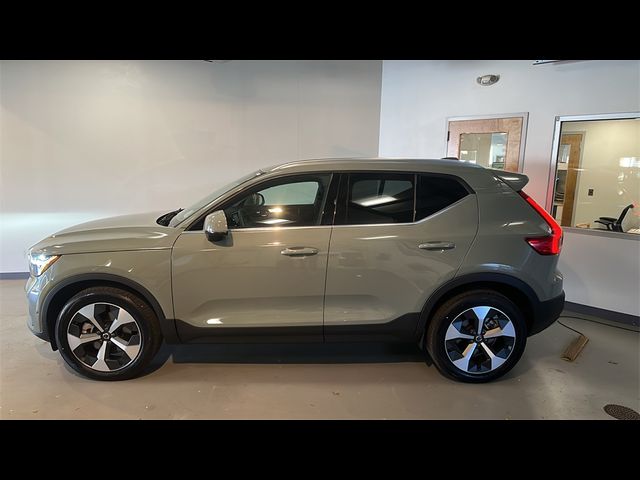 2025 Volvo XC40 Plus Bright Theme