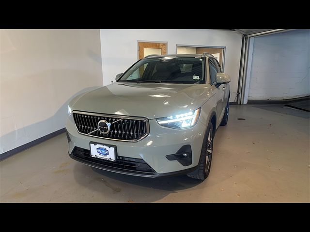 2025 Volvo XC40 Plus Bright Theme