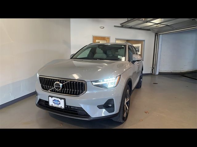 2025 Volvo XC40 Plus Bright Theme