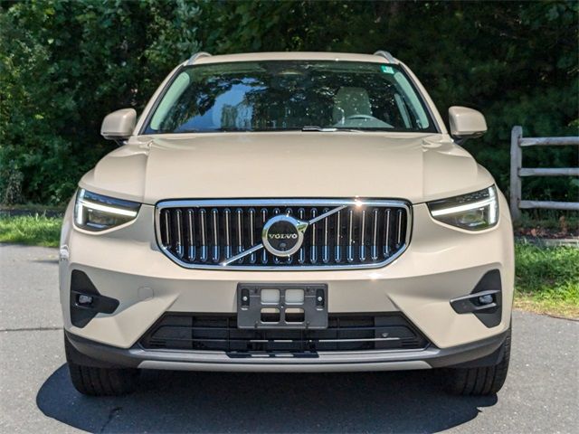 2025 Volvo XC40 Plus Bright Theme