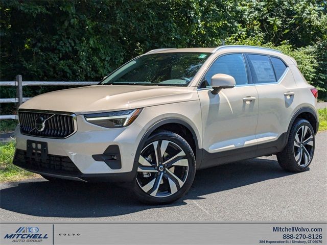 2025 Volvo XC40 Plus Bright Theme