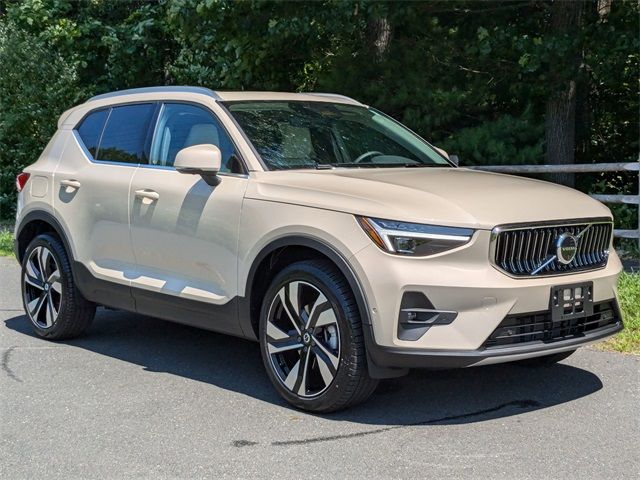 2025 Volvo XC40 Plus Bright Theme