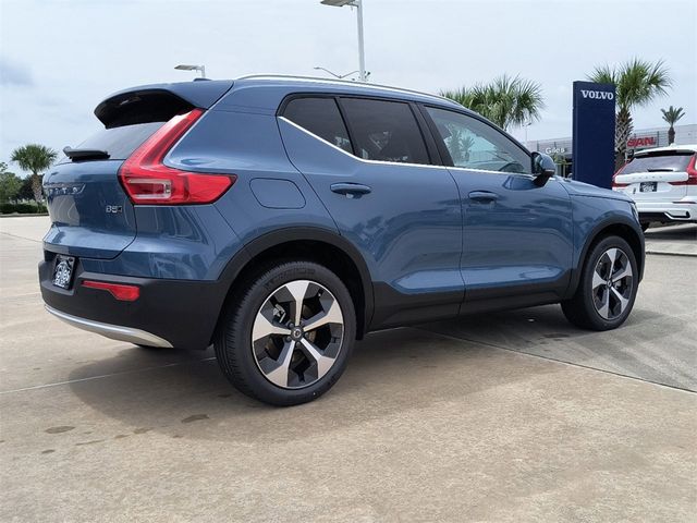 2025 Volvo XC40 Plus Bright Theme