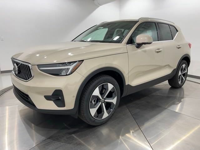 2025 Volvo XC40 Plus Bright Theme