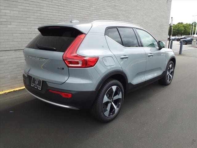 2025 Volvo XC40 Plus Bright Theme