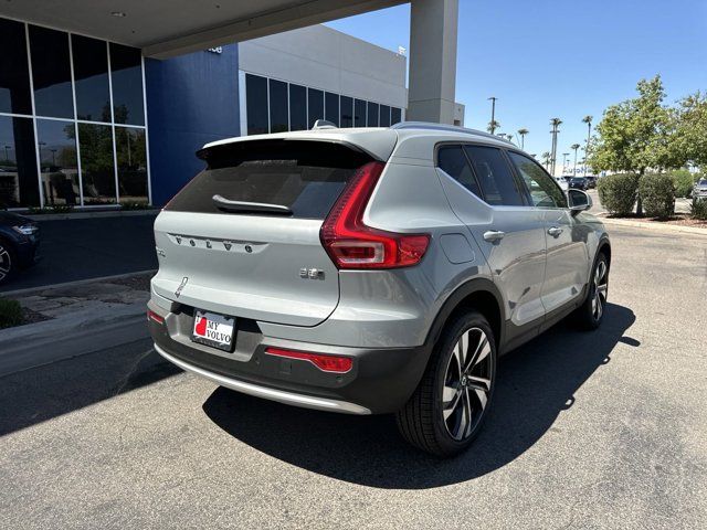 2025 Volvo XC40 Plus Bright Theme