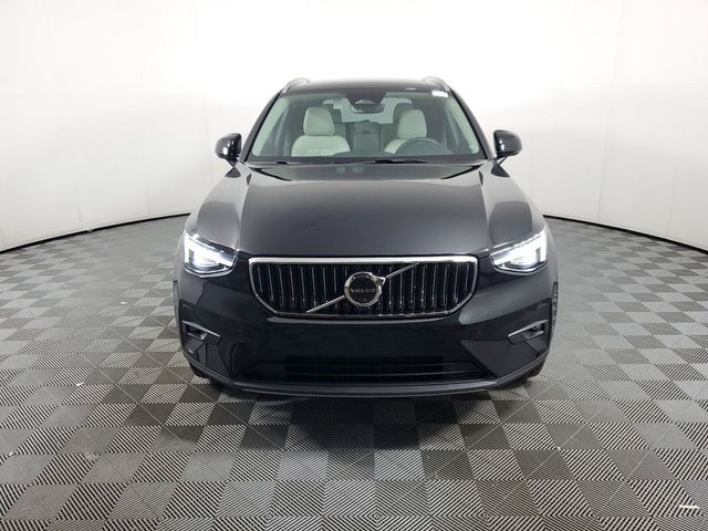 2025 Volvo XC40 Plus Bright Theme