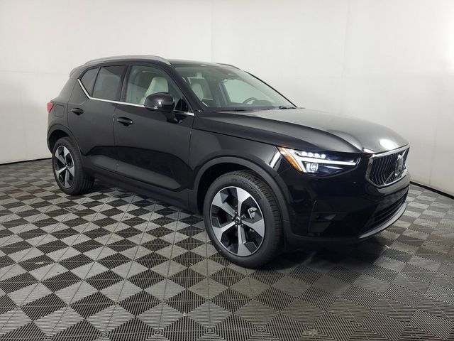 2025 Volvo XC40 Plus Bright Theme