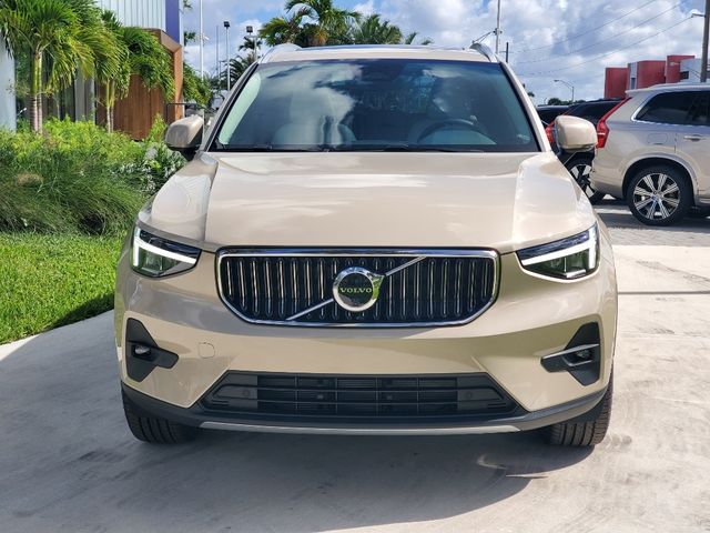 2025 Volvo XC40 Plus Bright Theme