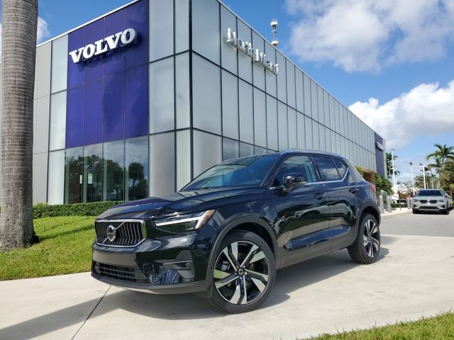 2025 Volvo XC40 Plus Bright Theme