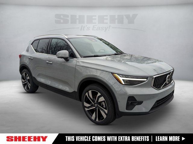 2025 Volvo XC40 Plus Bright Theme