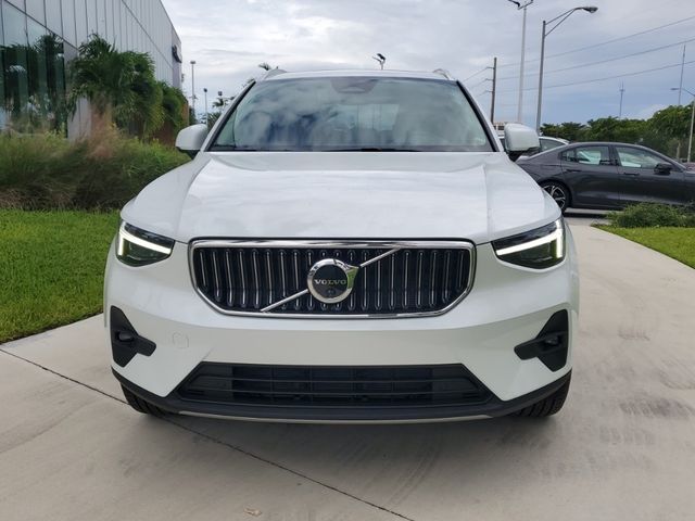 2025 Volvo XC40 Plus Bright Theme