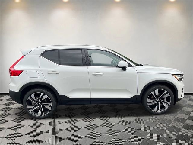 2025 Volvo XC40 Plus Bright Theme