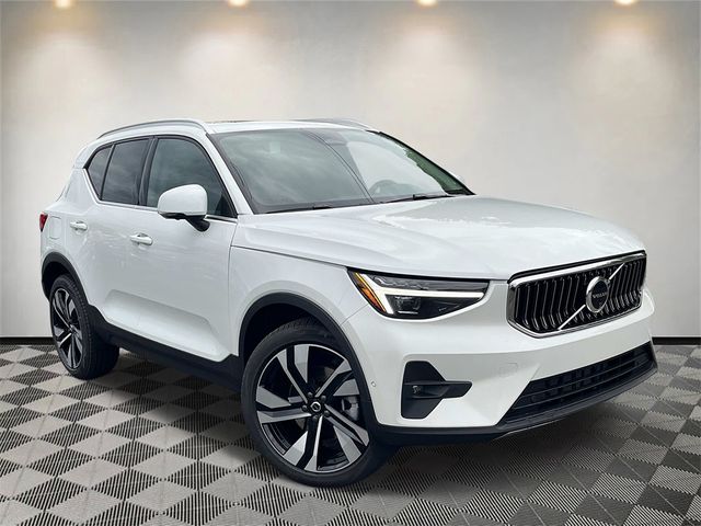 2025 Volvo XC40 Plus Bright Theme