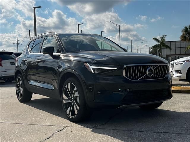 2025 Volvo XC40 Plus Bright Theme