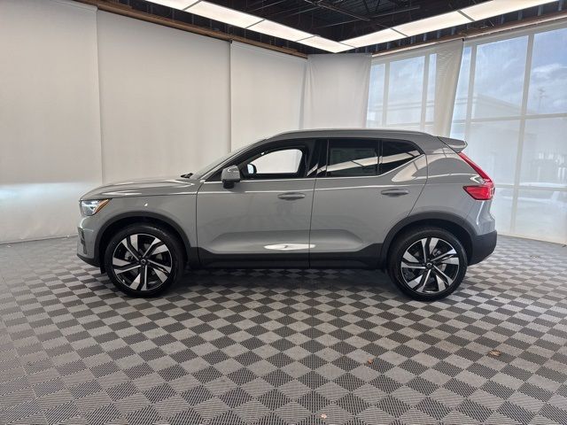 2025 Volvo XC40 Plus Bright Theme