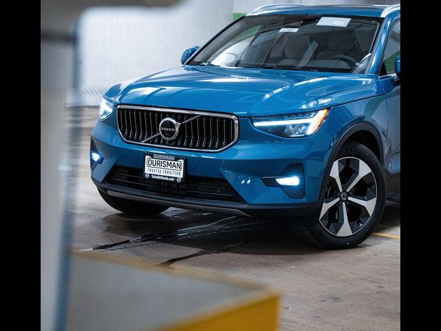 2025 Volvo XC40 Plus Bright Theme