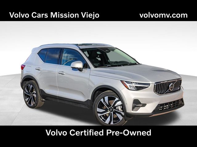 2025 Volvo XC40 Plus Bright Theme