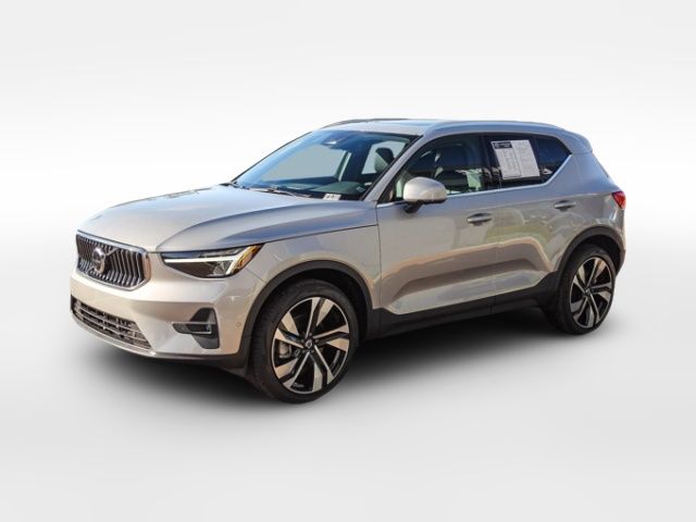 2025 Volvo XC40 Plus Bright Theme