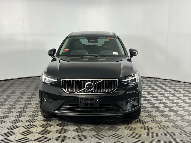 2025 Volvo XC40 Plus Bright Theme