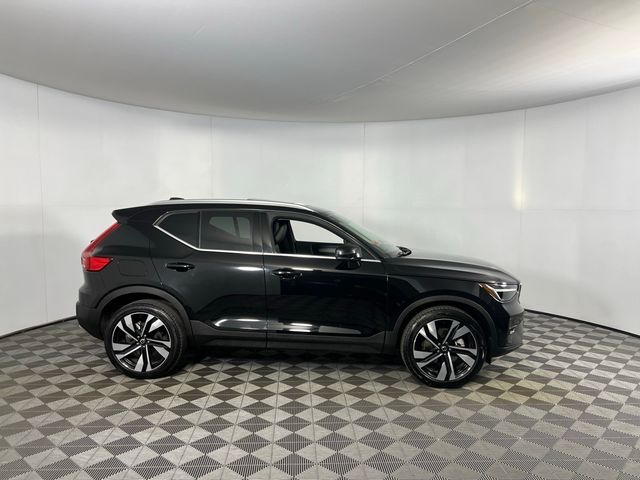 2025 Volvo XC40 Plus Bright Theme
