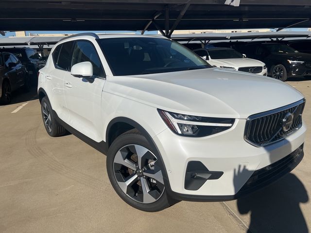 2025 Volvo XC40 Plus Bright Theme