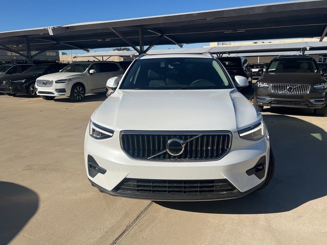 2025 Volvo XC40 Plus Bright Theme