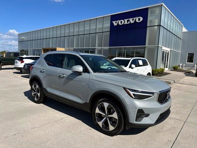 2025 Volvo XC40 Plus Bright Theme