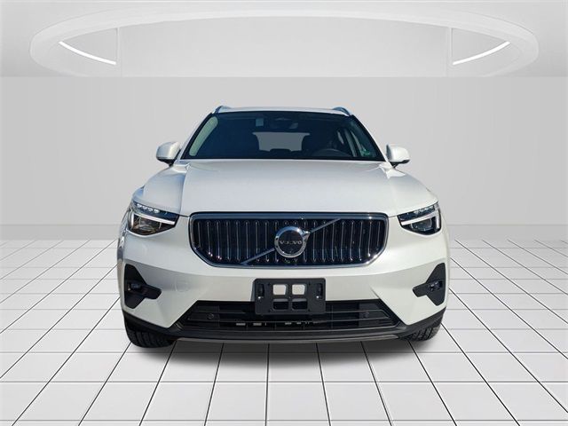 2025 Volvo XC40 Plus Bright Theme