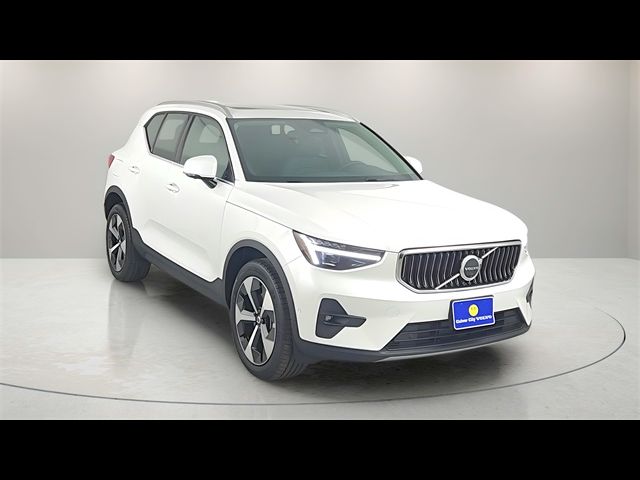 2025 Volvo XC40 Plus Bright Theme