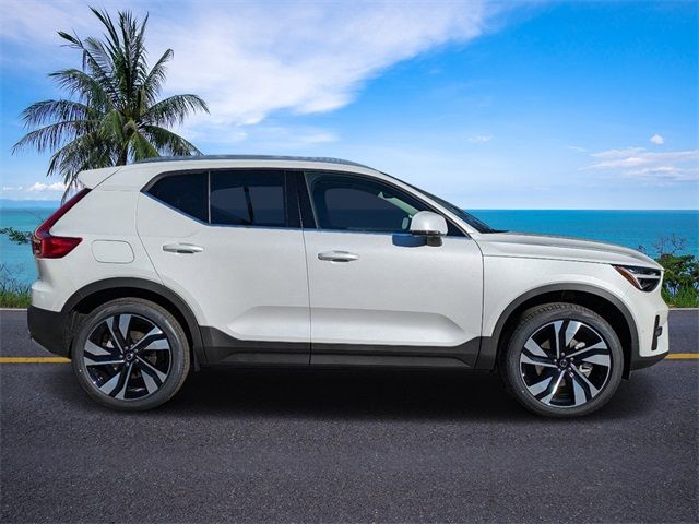 2025 Volvo XC40 Plus Bright Theme