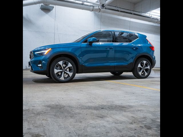 2025 Volvo XC40 Plus Bright Theme