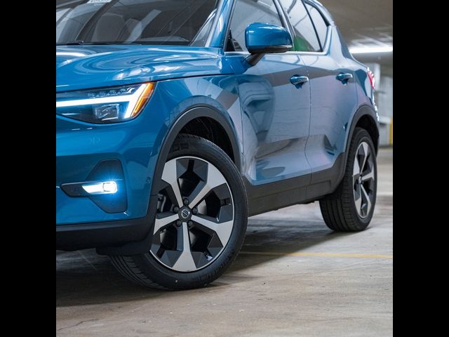 2025 Volvo XC40 Plus Bright Theme