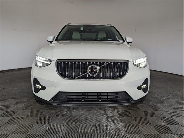 2025 Volvo XC40 Plus Bright Theme