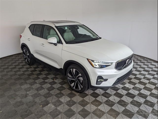 2025 Volvo XC40 Plus Bright Theme