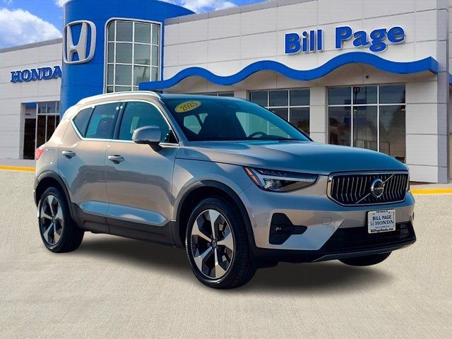 2025 Volvo XC40 Plus Bright Theme