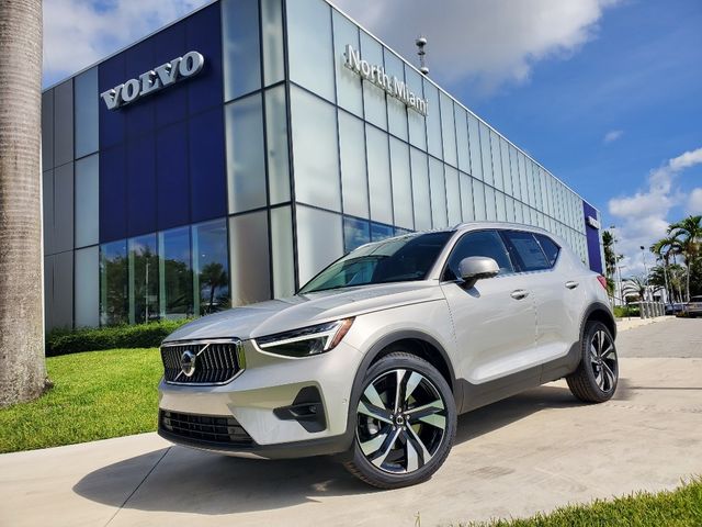 2025 Volvo XC40 Plus Bright Theme