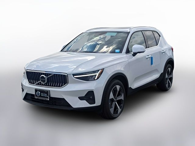 2025 Volvo XC40 Plus Bright Theme