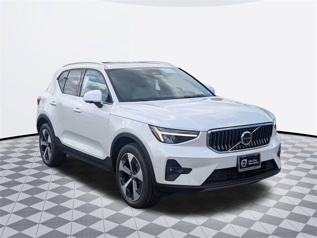 2025 Volvo XC40 Plus Bright Theme