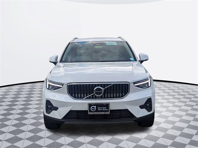 2025 Volvo XC40 Plus Bright Theme