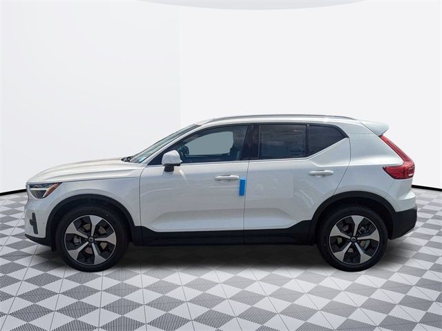 2025 Volvo XC40 Plus Bright Theme