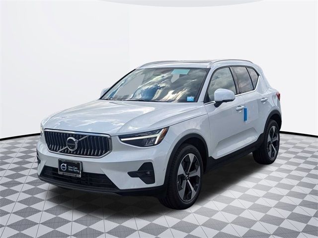 2025 Volvo XC40 Plus Bright Theme