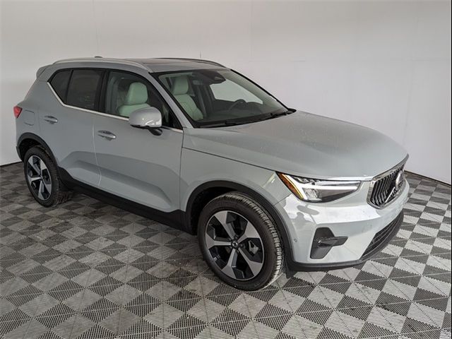 2025 Volvo XC40 Plus Bright Theme