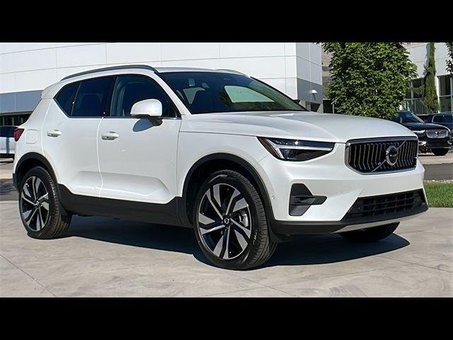 2025 Volvo XC40 Plus Bright Theme