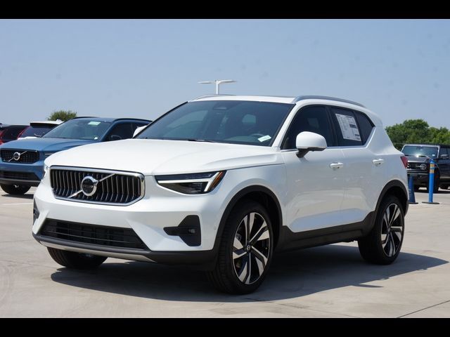 2025 Volvo XC40 Plus Bright Theme