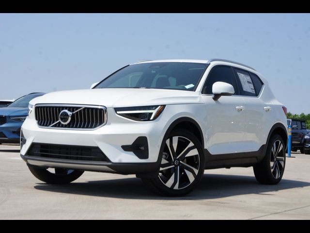 2025 Volvo XC40 Plus Bright Theme