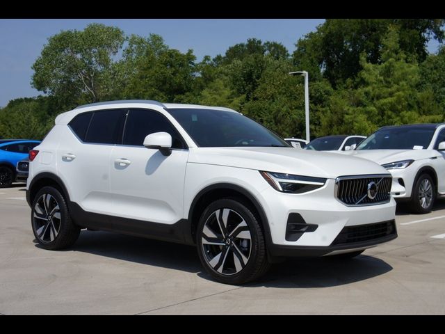 2025 Volvo XC40 Plus Bright Theme