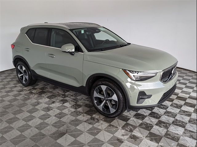 2025 Volvo XC40 Plus Bright Theme